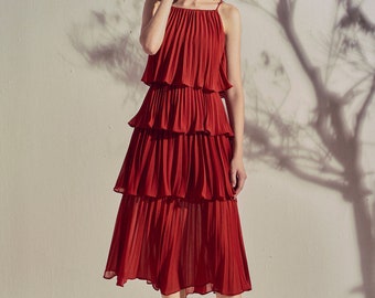 Robe à volants en mousseline de soie plissée sans manches et encolure carrée en rouge