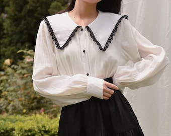 Blusa de algodón con mangas abullonadas y dobladillo de encaje en color de contraste / Blusa de manga larga