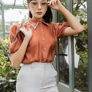 Button Up Silk Blouse with Puff Sleeves And Collared zdjęcie 6