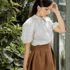 Button Up Silk Blouse with Puff Sleeves And Collared zdjęcie 2