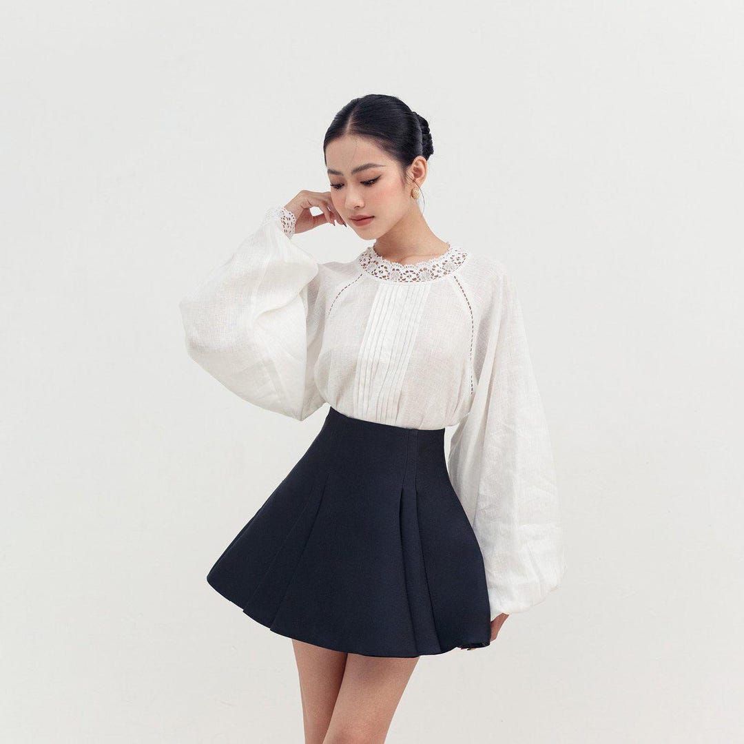 Puff Sleeve Linen Crop Top with Lace Detailing, Tailored Vintage-Style Blouse for Women – Romantic Retro Charm, Loose Fitting Shirt