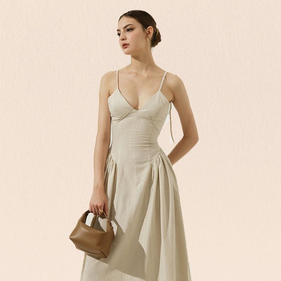 V-neck low-cut short skirt sling bag hip dress V-neck low-cut short skirt sling bag hip dress
