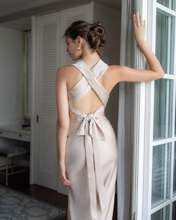 Vestido Largo Satén Con Espalda Descubierta: La Elección Perfecta Para Ser Invitada De Boda (elegante Y Cómodo)