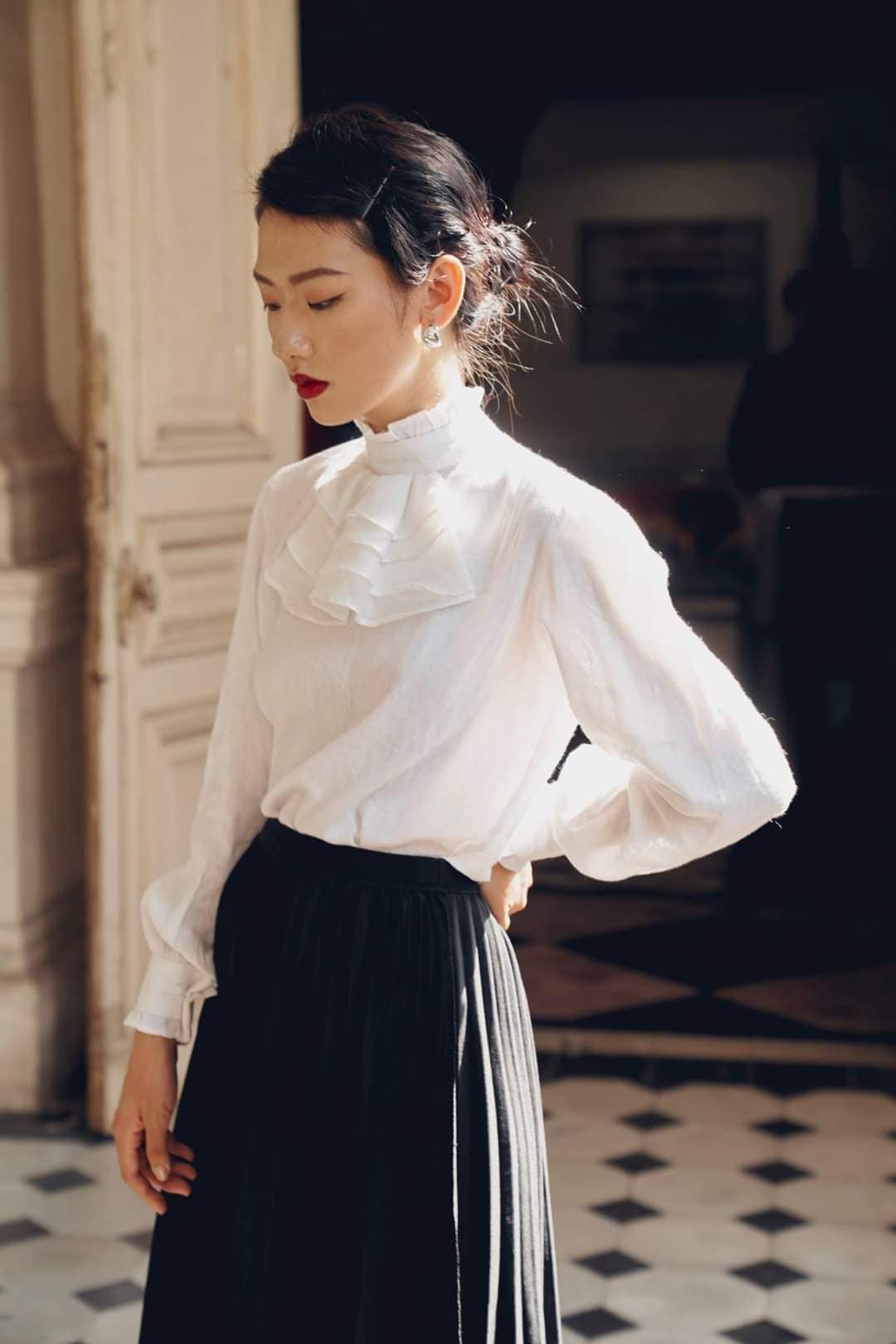 Jabot Collar Blouse - White Linen / Cotton Top With Long Bishop