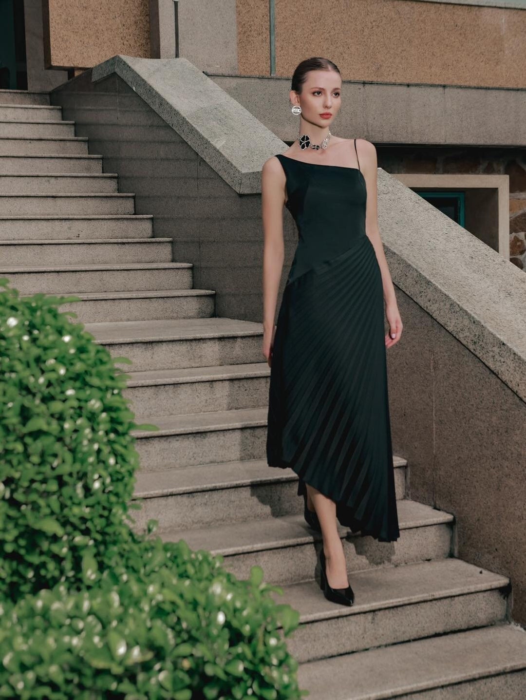 beige dresser MARIAH Red Dress it showcases the natural Women's Poetic Charm Bronze Color:Black/Gunmetal*