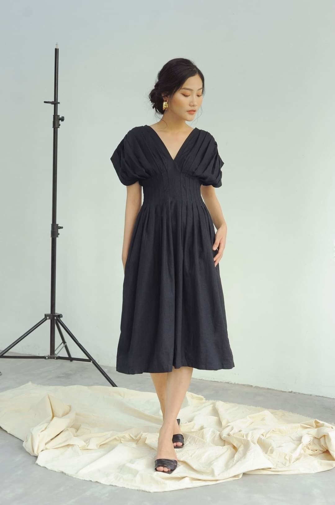 Short Puff Sleeves Linen Dress Deep V Neck A Line Linen Dress Pleated Midi Linen Dress Women ...