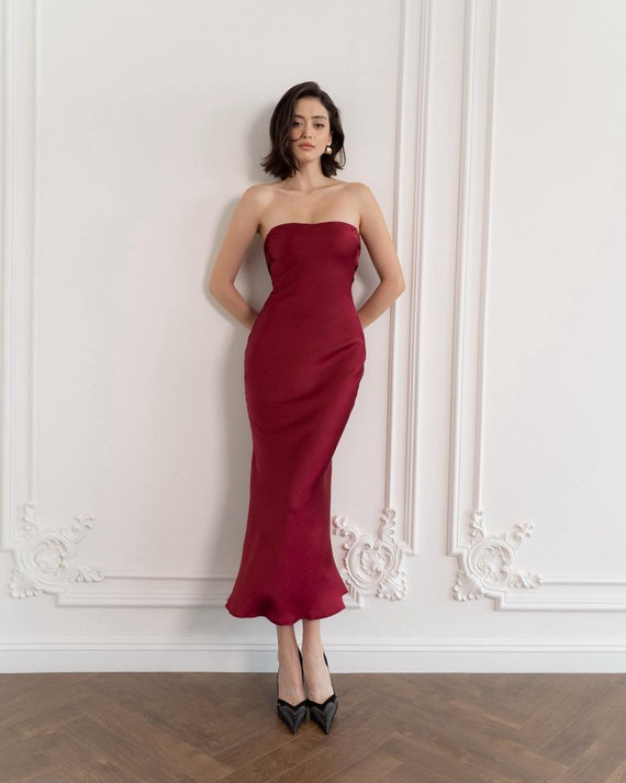 strapless fitted midi dress Strapless Lace Midi Dress With Fitted Silhouette 48461