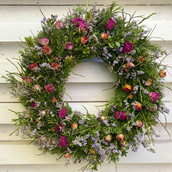 Bunter  Trockenblumenkranz Frühlingskranz Türkranz mit roten Rosen und Blüten