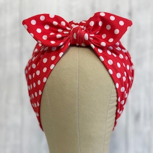 Rosie Riv The Real Red Rosie ストレッチ スクラブ キャップ、長髪または短髪用の伸縮性のあるスクラブ ハット、ファッション ターバン、ロカビリー ヘッドラップ、ケモ キャップ
