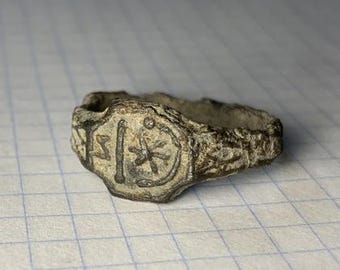 antique signet ring bearing a noble coat of arms, dating to the 15th–17th centuries (the era of the Polish-Cossack wars)
