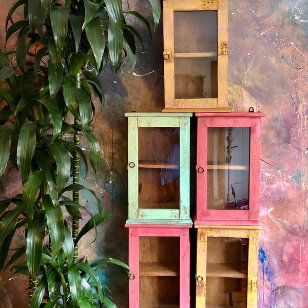 Placard peint à la main indien en bois de récupération/petite armoire fait main/vitrine de cuisine en bois massif fixée au mur/armoire murale/rangement de cuisine