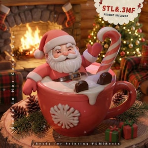 Op de afbeelding: Een rode mok met een kerstmanfiguur in een warme chocolademelk-scène, compleet met een zuurstok. De mok heeft een sneeuwvlokontwerp. De afbeelding bevat de tekst "Santa in Hot Cocoa Mug" en "Ready for Printing FDM | Resin".