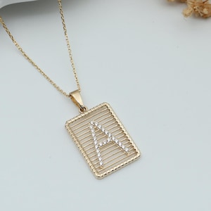 Colar inicial de ouro verdadeiro 14K com pedra de zircônia, colar de letras douradas, letra quadrada forrada, pingente personalizado, pingente de medalhão