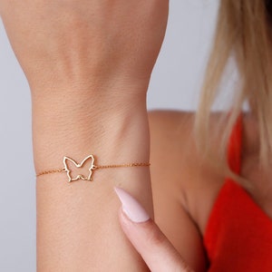 Pulseira delicada de borboleta em ouro maciço 14K, pulseira minimalista com pingentes de ouro, pulseira delicada de borboleta Karma em ouro maciço 14K, presentes de Natal