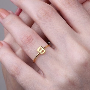 Anillo de oro macizo de 14 quilates con inicial delicada, anillo de oro con letra personalizada, regalos de Navidad, regalos para damas de honor, anillos de oro para mujeres, regalos de Navidad
