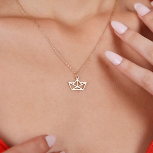 Collar de barco de origami en oro macizo de 14 quilates, colgante de barco de papel de oro auténtico, dije geométrico de vela, collar con barra con nombre, joyería de barco de oro