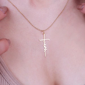 Collar con cruz de fe de oro macizo de 14 quilates, colgante con cruz de fe delicada, colgante con fe, collar con letras, collares con colgante sagrado, collar con placa de identificación