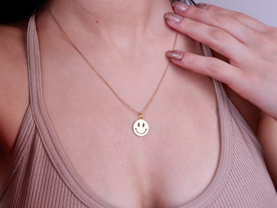 Smile pendant deals