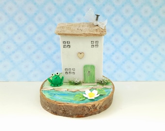 Froggy's Cottage Handmade Wooden House Home Decor Birthday Gift For Friend Animal Lover Shelf Sitter Frog Ornament Decoration