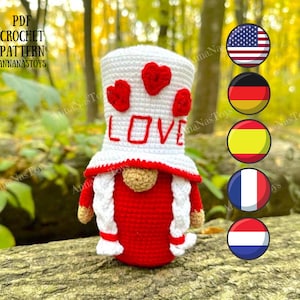 Gnomo Valentina en rojo, patrón de crochet de gnomo para San Valentín, patrón de crochet en PDF (términos en inglés, estadounidense, alemán, español, francés, holandés)