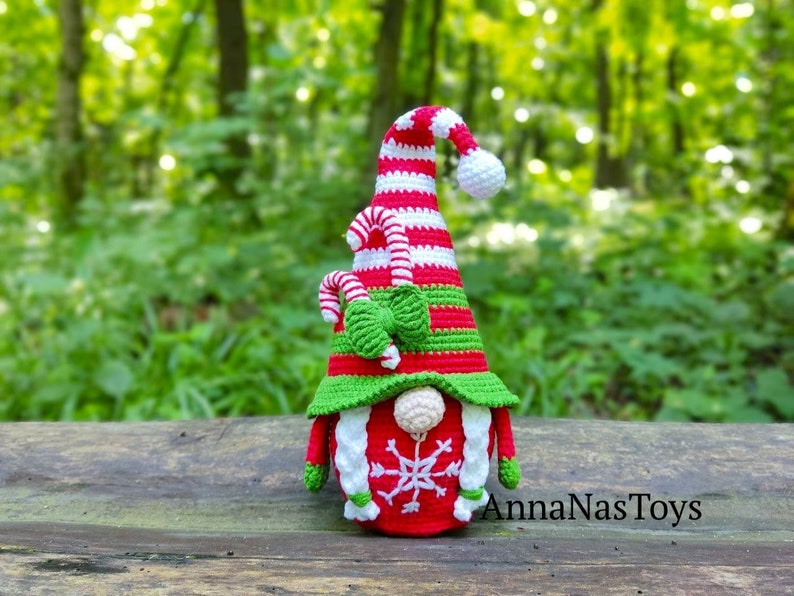 Christmas gnome girl, Crochet gnome amigurumi pattern, gnome Santa, Crochet PDF pattern English_US terms, Deutsch image 4