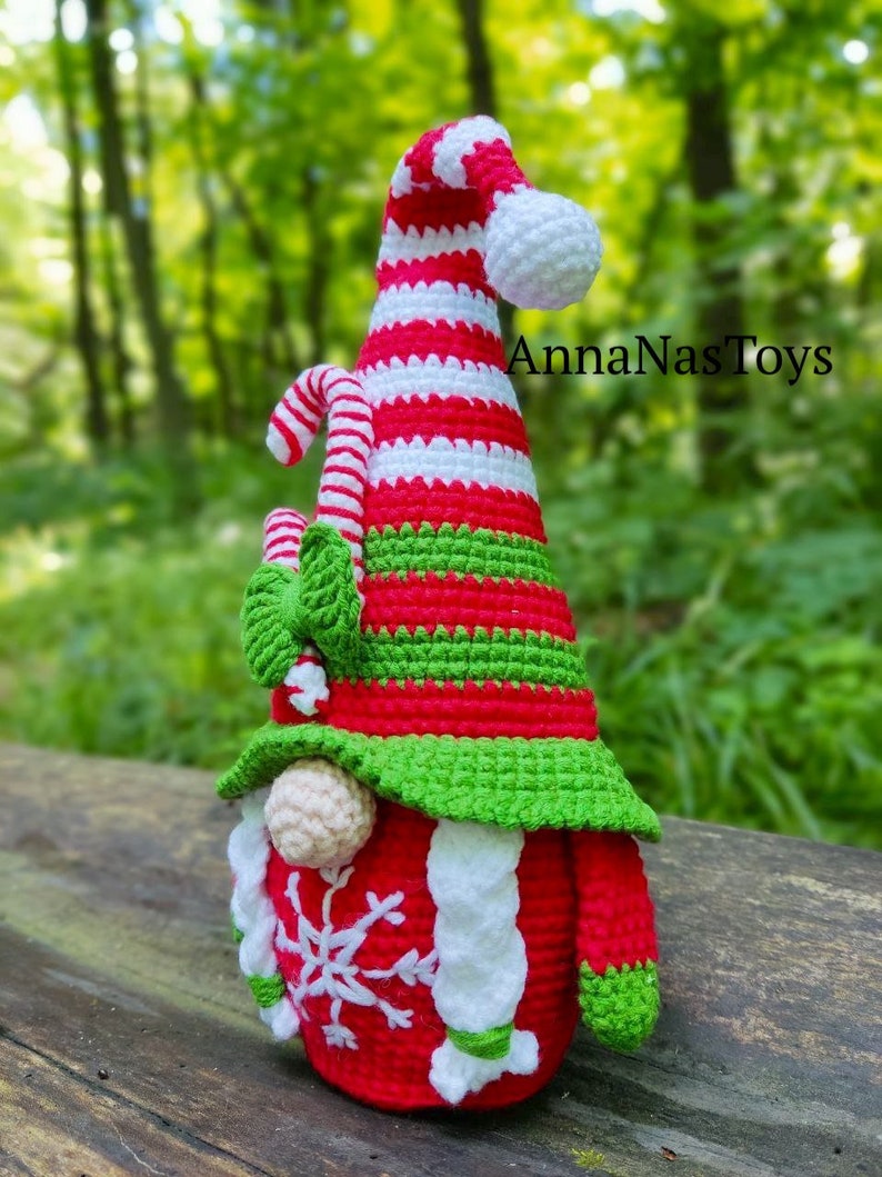 Christmas gnome girl, Crochet gnome amigurumi pattern, gnome Santa, Crochet PDF pattern English_US terms, Deutsch image 7