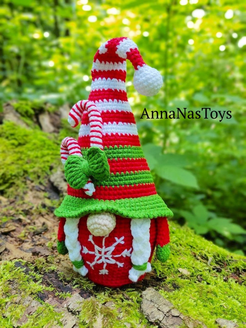 Christmas gnome girl, Crochet gnome amigurumi pattern, gnome Santa, Crochet PDF pattern English_US terms, Deutsch image 10