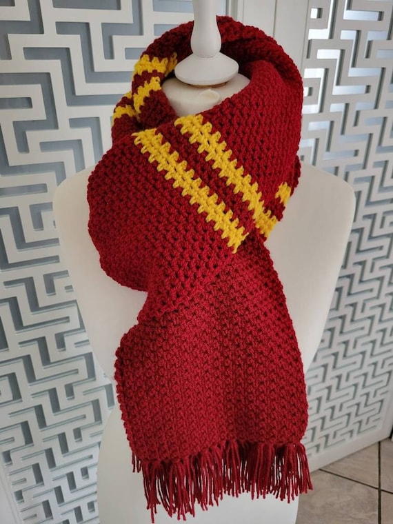 Crochet scarf inspired by the Harry Potter universe