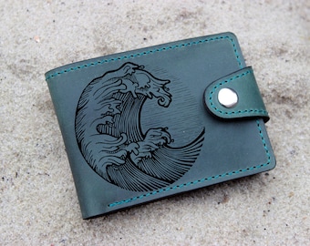 Mens Leather Bi-Fold Wallet with SURFER/ SURFING Image *Great Gift* 