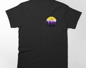 Non-binary Pride T-Shirt: Subtiles Berg Sonnenuntergang Design