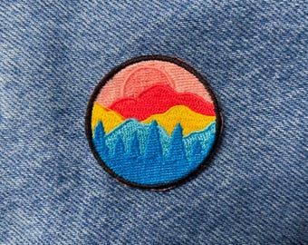 Pansexual Pride Aufnäher: LGBTQ+ Motiv Gesticktes Berg Motiv (3,9 cm)