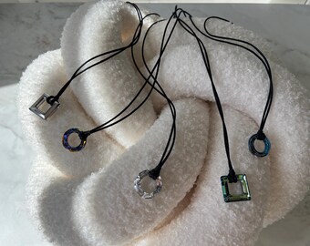 Portaocchiali, collana Swarovski realizzata in Francia