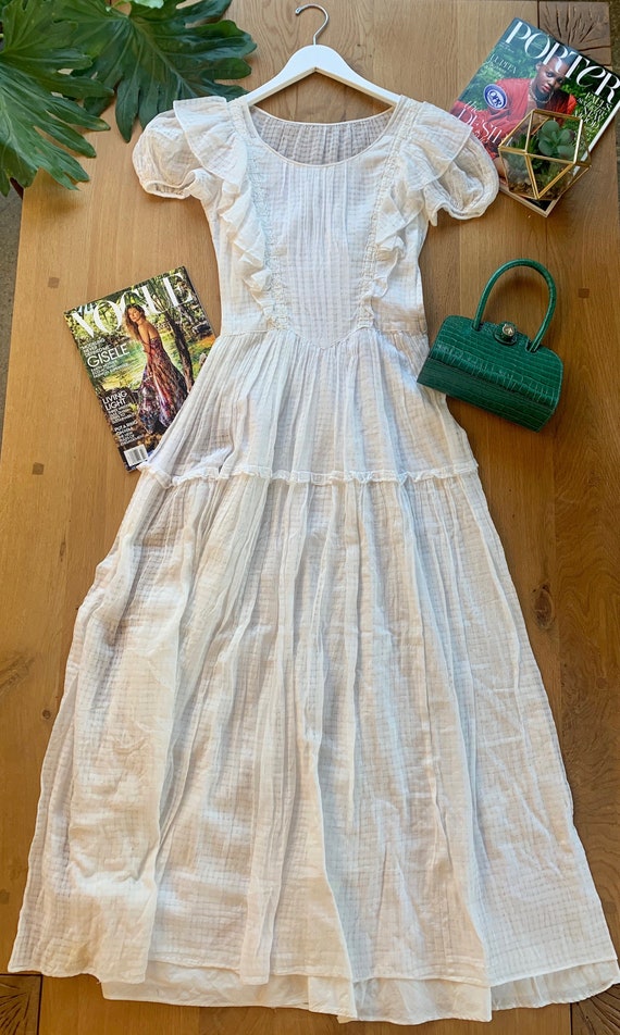 Vintage White Elegant Dress