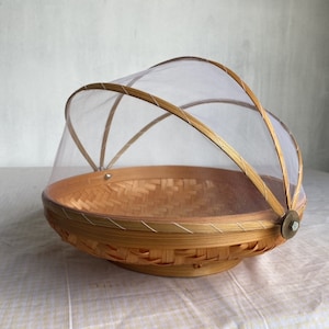 BambooMN Brand - Bamboo Yarn Bowl with Removable Lid -Yarn Holder for Knitting and Crochet - Natural Bowl, Bamboo