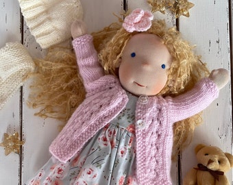 Bambola personalizzata ispirata a Waldorf ** - Prima bambola regalo di Natale per nipote di 1 anno - Bambola di pezza in cotone personalizzata regalo di compleanno dalla zia