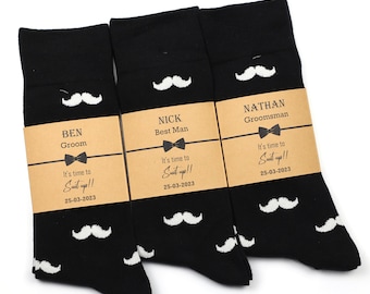 Chaussettes pour garçons d'honneur, ensemble cadeau de chaussettes de mariage, chaussettes noires et blanches, chaussettes moustache, chaussettes habillées pour hommes noirs, chaussettes de mariage noires, étiquettes de chaussettes personnalisées