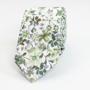 Dusty sage green floral tie, Sage wedding tie, Men's necktie, sage floral tie, light sage green tie, dusty sage tie, Groomsmen sage tie