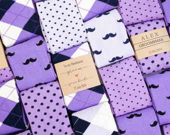 Chaussettes pour garçons d'honneur lavande, lilas, violet, violet foncé, étiquettes de chaussettes personnalisées, chaussettes pour proposition de garçons d'honneur, ensemble cadeau de chaussettes violettes pour garçons d'honneur