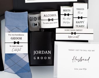 Caja de regalo para el día de la boda para el novio, caja personalizada para el novio con calcetines, vaso de chupito, pañuelos Happy Tears, boxers personalizados y petaca para el novio