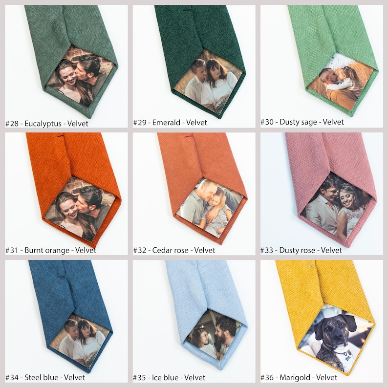 Puede incluir: Nueve corbatas de terciopelo en varios colores, cada una con una foto personalizada impresa en la parte inferior. Los colores incluyen verde, naranja, azul y amarillo. Cada corbata est&aacute; etiquetada con un n&uacute;mero y un nombre de color.