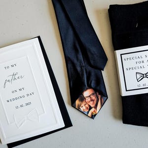 Cravate photo personnalisée, carte de mariage personnalisée, cadeau pour le père de la mariée, cadeau de mariage pour papa, cravate personnalisée, chaussettes spéciales promenade pour papa