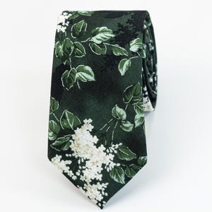 Emerald green, sage and baby breath tie, Deep green floral tie, Dark green and ivory tie, Deep green luxury tie, green wedding theme tie