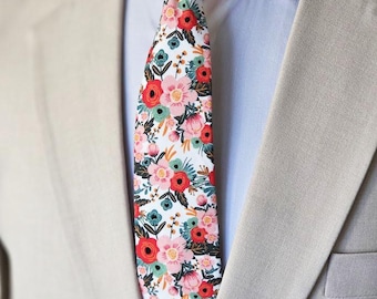 Floral Garden Wedding Tie – Necktie for Groom & Groomsmen – Meadowcore Botanical Print – Quiet Luxury Wedding Accessory – Bridal Party Gift