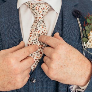 Wildflower Fall Wedding Groomsmen Tie, Burnt Orange Floral Necktie, Boho Rustic Autumn Tie, Terracotta Wedding Tie, Cinnamon Floral Tie