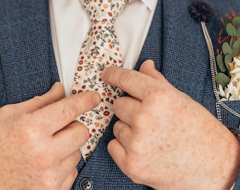 Wildflower Fall Wedding Groomsmen Tie, Burnt Orange Floral Necktie, Boho Rustic Autumn Tie, Terracotta Wedding Tie, Cinnamon Floral Tie