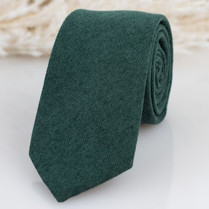 Emerald ties, Dark Green velvet ties, Emerald Green wedding ties, Romantic and classic green wedding ties, Groomsmen Emerald velvet tie