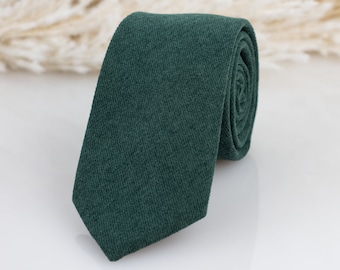 Emerald ties, Dark Green velvet ties, Emerald Green wedding ties, Romantic and classic green wedding ties, Groomsmen Emerald velvet tie