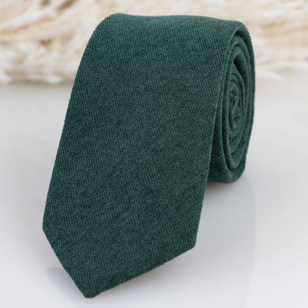 Emerald ties, Dark Green velvet ties, Emerald Green wedding ties, Romantic and classic green wedding ties, Groomsmen Emerald velvet tie