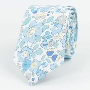 White blue wedding tie, Sky blue wedding tie, Shades of blue tie, Sky blue floral tie, Standard width 7 CM tie