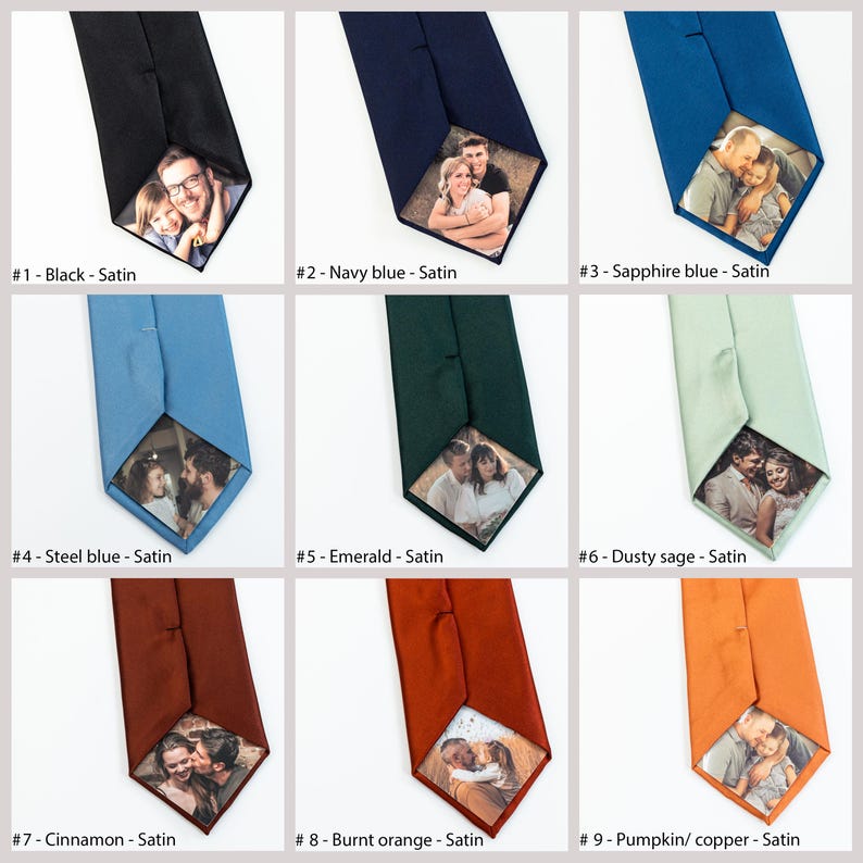 Puede incluir: Nueve corbatas de sat&eacute;n en varios colores, cada una con una foto personalizada impresa en la parte posterior. Los colores incluyen negro, azul marino, azul zafiro, azul acero, esmeralda, salvia polvorienta, canela, naranja quemado y calabaza/cobre.